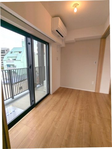 RETERRACE三ノ輪ウエストの設備|3.5帖洋室、北東向きのワイドバルコニーに面してます
エアコン・クローゼット付です