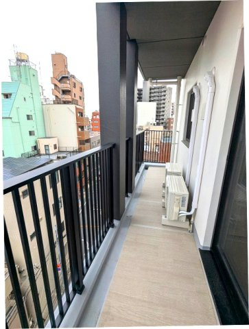 RETERRACE三ノ輪ウエストの設備|6F、洋室に面した北東側のワイドバルコニーです