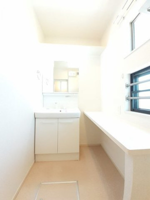 【洗面所】 | サンローレル | 脱衣スペースもあります