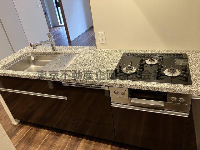 オープンレジデンシア千駄木のエントランス