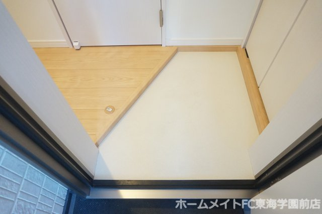 熊本市中央区黒髪３丁目のアパートの玄関