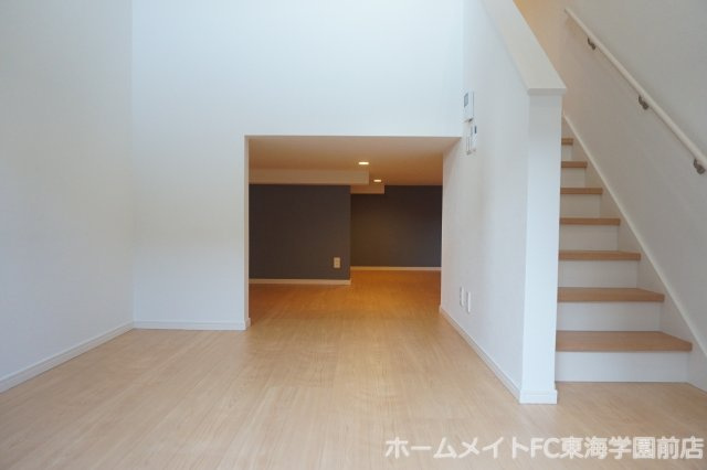 熊本市中央区黒髪３丁目のアパートの居間・リビング