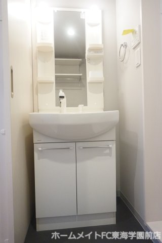 熊本市中央区黒髪３丁目のアパートの独立洗面台