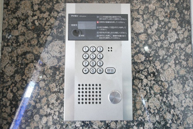 大阪市生野区中川１丁目の賃貸マンションのセキュリティ