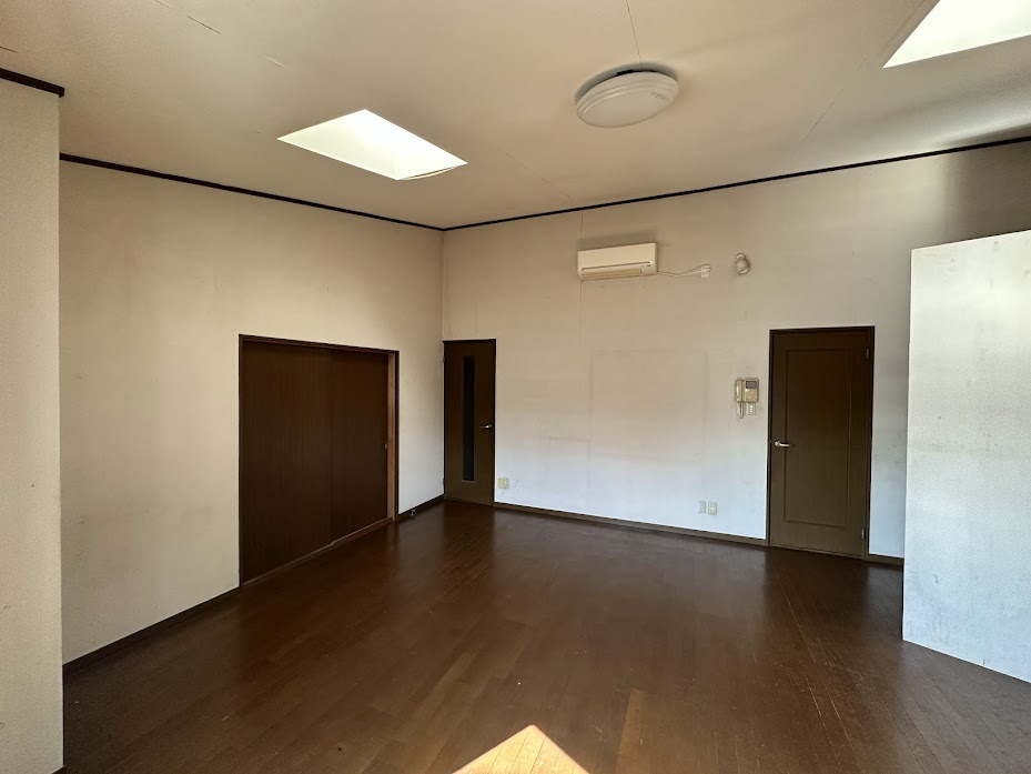 店舗付住宅　折立の居間・リビング