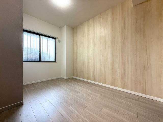 アルファライフ束本の洋室