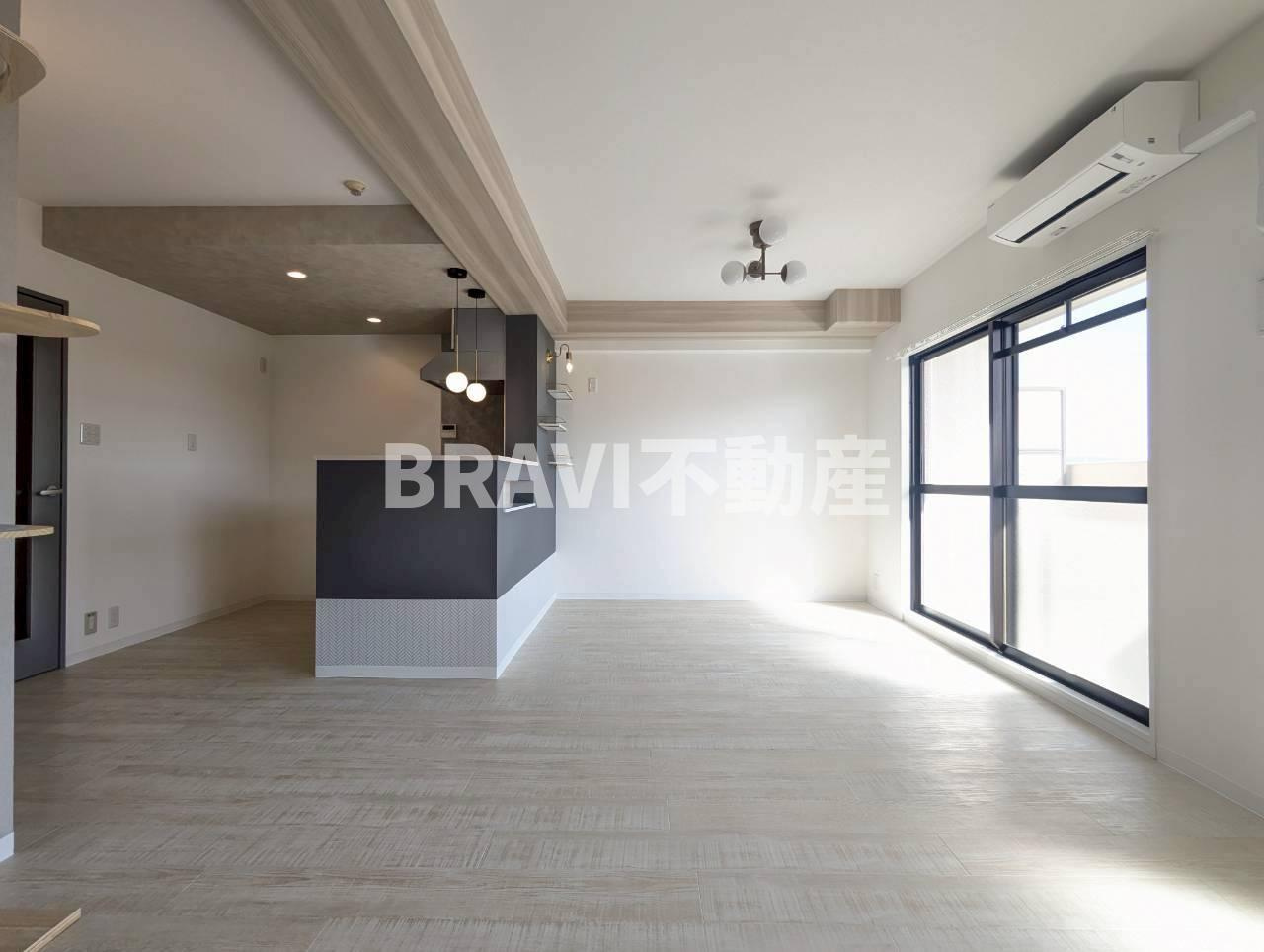 ISM大阪城公園 BRAVI不動産の居間・リビング