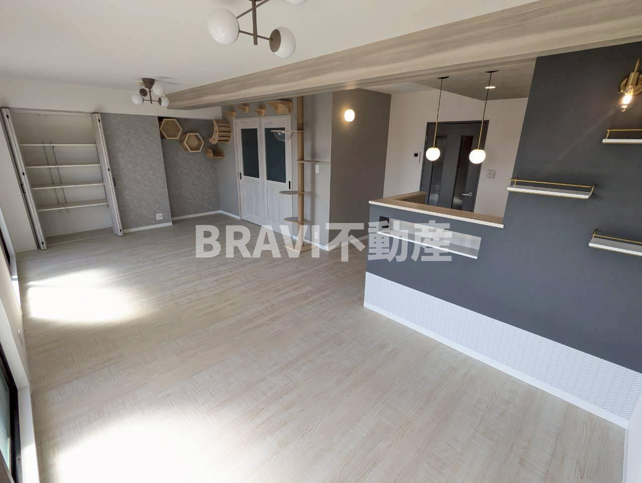 ISM大阪城公園 BRAVI不動産の居間・リビング