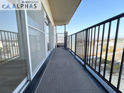 【バルコニー】 | ドルミハイツ垂水A棟 | ◆9.67平米のバルコニーは、広めでゆったり使えるサイズです♪