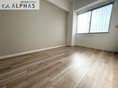 【洋室】 | ドルミハイツ垂水A棟 | ◆フローリングなのでお掃除がラクラク♪
◆どんな家具にも合う、シンプルでナチュラルな内装です！