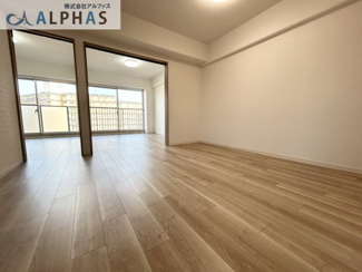 【居間・リビング】 | ドルミハイツ垂水A棟 | ◆広々としたお部屋は、様々な使い方ができますよ♪
◆ポカポカとあたたかな光と心地良い風が入り込みます！