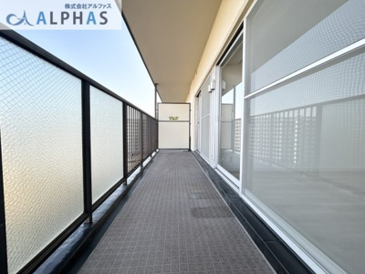 【バルコニー】 | ドルミハイツ垂水A棟 | ◆9.67平米のバルコニーは、広めでゆったり使えるサイズです♪