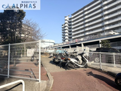 【駐輪場】 | ドルミハイツ垂水A棟 | ◆駐輪場にも十分なスペースが確保されており、屋根付きで雨の日も安心です！