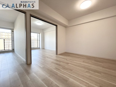 【居間・リビング】 | ドルミハイツ垂水A棟 | ◆明るく開放的なLDKは家族みんなの快適空間♪
◆休日はお陽さまの光をたっぷりととりこめるぽかぽかリビング♪♪