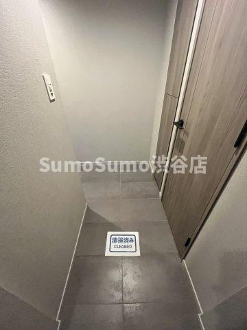 ルミークスイート恵比寿の玄関