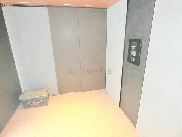 ザ・ライオンズフォーシア蒲田のエントランス|防犯カメラTVモニター付オートロック宅配BOXメールBOX管理人