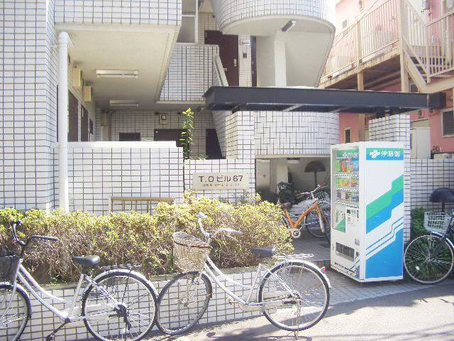 ＴＯビル６７のエントランス|入口に自動販売あり