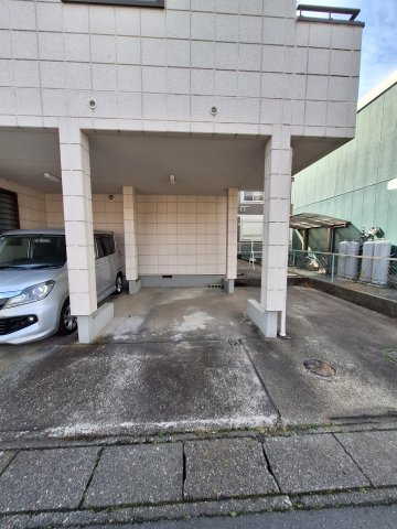 メゾンふじの駐車場