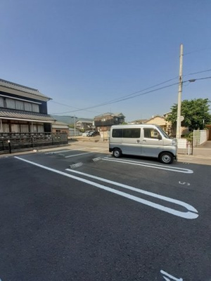 【駐車場】 | モダンハウス南方 | 駐車場完備です