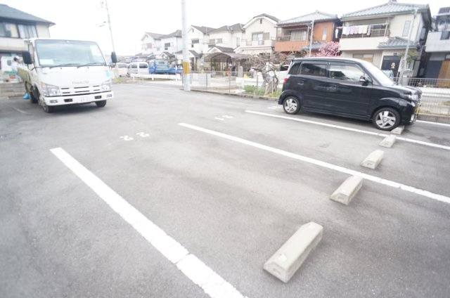 リヴェール城　A棟の駐車場