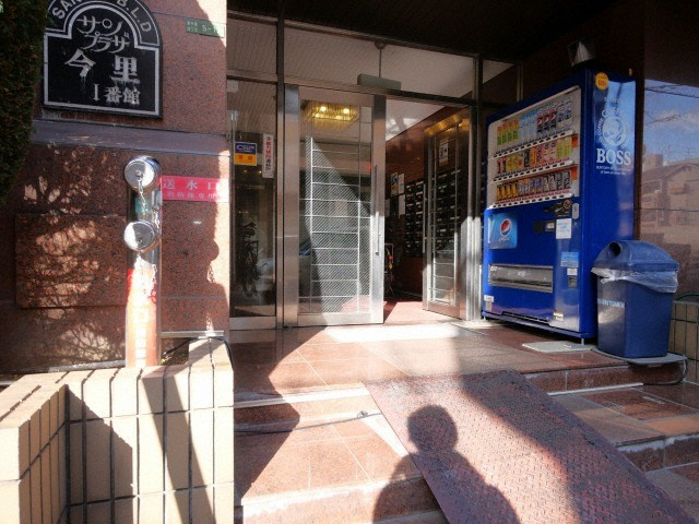 大阪市生野区新今里４丁目の賃貸マンションのエントランス