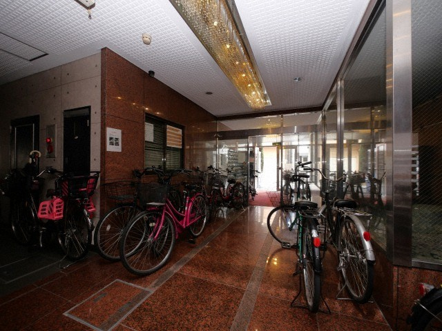 大阪市生野区新今里４丁目の賃貸マンションのロビー