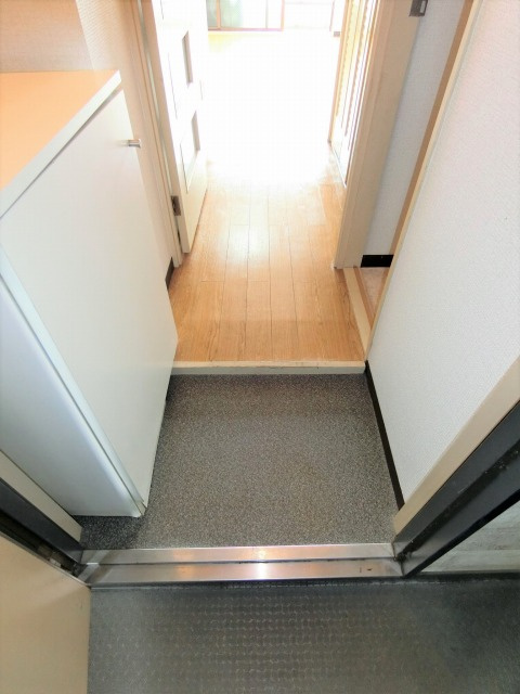 大阪市生野区新今里４丁目の賃貸マンションの玄関