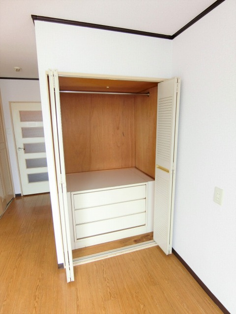 大阪市生野区新今里４丁目の賃貸マンションの収納