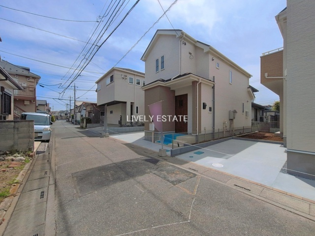 越谷市千間台東3丁目 新築分譲住宅 全2棟 B号棟の前面道路含む現地写真