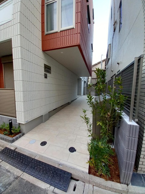 メゾン・リーブル滝野川のエントランス