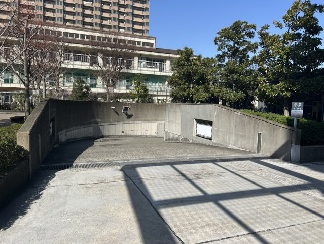 ベイクレストタワーの駐車場