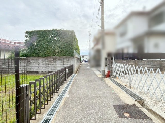 前池町6丁目 売土地の前面道路含む現地写真|穏やかな時が流れる閑静な住宅街