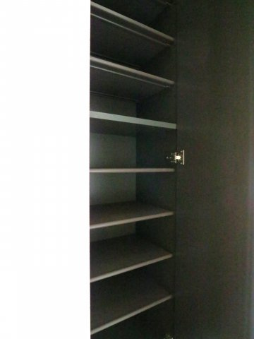 レーブフラッツの玄関|シューズボックス