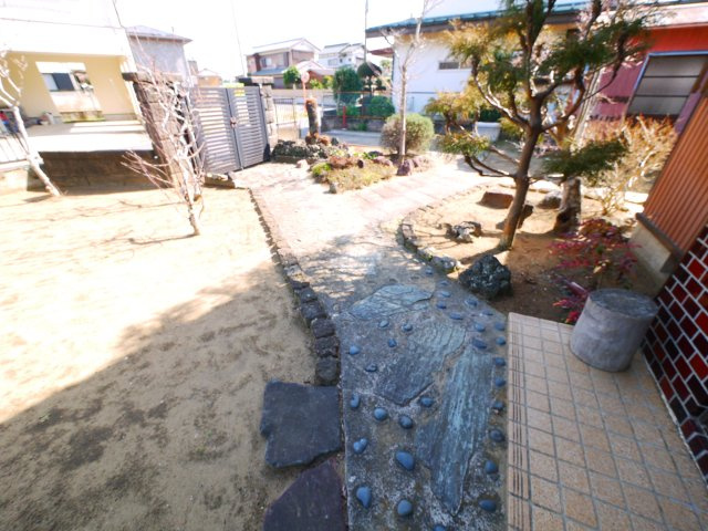 茂原市茂原　平家中古戸建の庭|敷地約81坪 北東角地 2SK平屋 倉庫付  閑静な立地 都市ガス上下水 スーパーイオン徒歩約13分