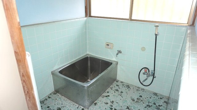 茂原市茂原　平家中古戸建の浴室|敷地約81坪 北東角地 2SK平屋 倉庫付  閑静な立地 都市ガス上下水 スーパーイオン徒歩約13分