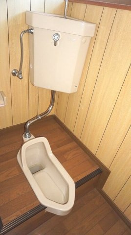 茂原市茂原　平家中古戸建のトイレ|敷地約81坪 北東角地 2SK平屋 倉庫付  閑静な立地 都市ガス上下水 スーパーイオン徒歩約13分