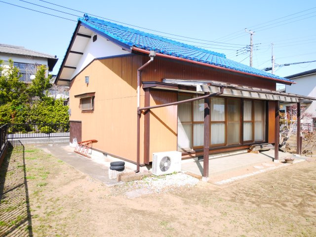 茂原市茂原　平家中古戸建の外観|敷地約81坪 北東角地 2SK平屋 倉庫付  閑静な立地 都市ガス上下水 スーパーイオン徒歩約13分