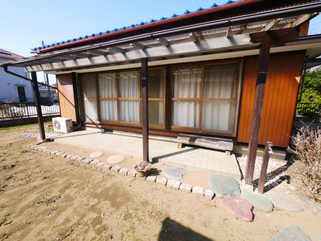 茂原市茂原　平家中古戸建の庭|敷地約81坪 北東角地 2SK平屋 倉庫付  閑静な立地 都市ガス上下水 スーパーイオン徒歩約13分
