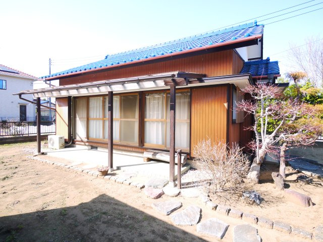 茂原市茂原　平家中古戸建の外観|敷地約81坪 北東角地 2SK平屋 倉庫付  閑静な立地 都市ガス上下水 スーパーイオン徒歩約13分
