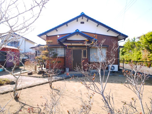 茂原市茂原　平家中古戸建の庭|敷地約81坪 北東角地 2SK平屋 倉庫付  閑静な立地 都市ガス上下水 スーパーイオン徒歩約13分