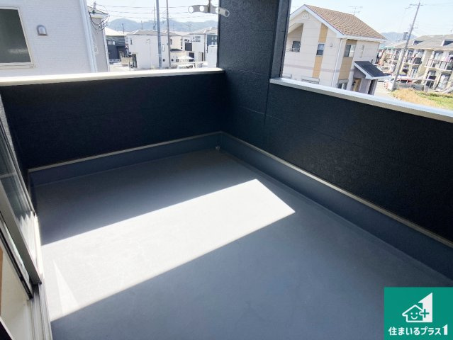 小野市神明町　第10期　新築一戸建てのバルコニー|ワイドバルコニーは洗濯物を干すスペースが広いのでご家族が多くても安心！