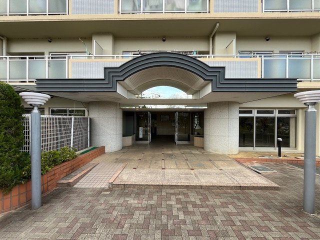 クローバーハイツ南花台のエントランス