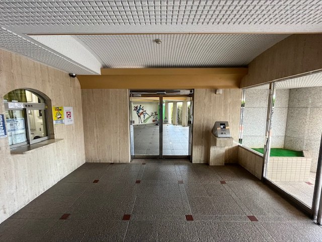 クローバーハイツ南花台のロビー
