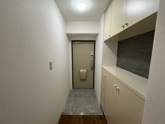 クローバーハイツ南花台の玄関