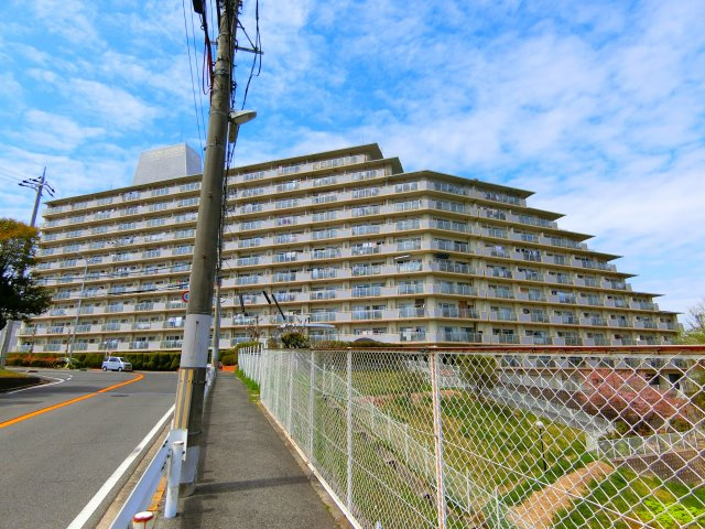 クローバーハイツ南花台の外観