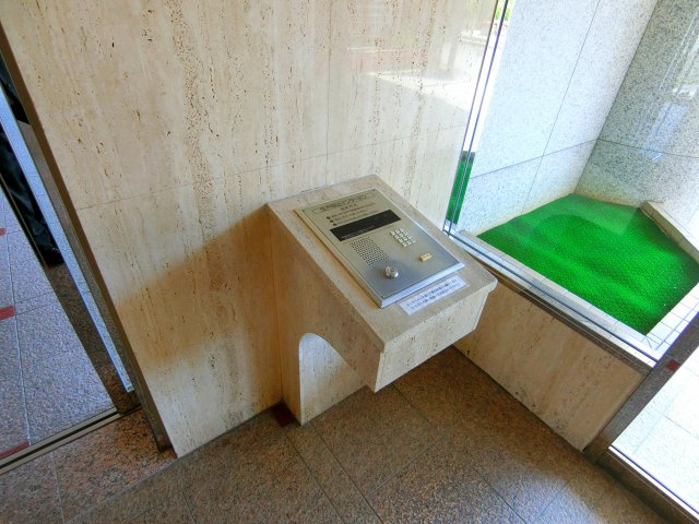 クローバーハイツ南花台のロビー