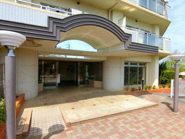 クローバーハイツ南花台のエントランス