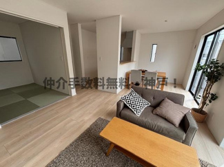 【居間・リビング】 | 神戸市西区王塚台７丁目　新築戸建4号棟　仲介手数料無料！ | ゆったり過ごせる居間です