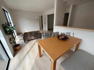 【居間・リビング】 | 神戸市西区王塚台７丁目　新築戸建4号棟　仲介手数料無料！ | 使いやすい居間です