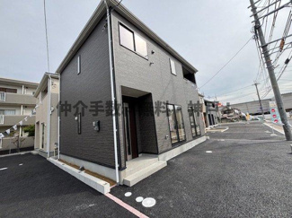 【外観】 | 神戸市西区王塚台７丁目　新築戸建4号棟　仲介手数料無料！ | 建物外観を気になさる方へ、見た目の良い物件です